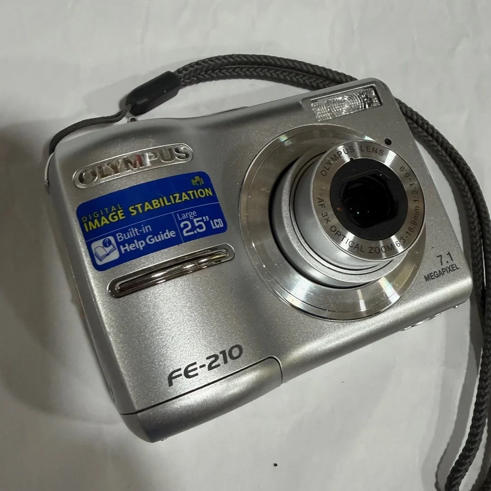 Olympus Unisex FE-210 Digital Camera 7.1MP Silver Y2K Vintage Digicam Aesthetic